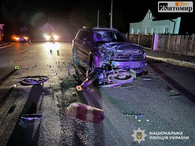 На Житомирщині молода водійка Volkswagen зіштовхнулась з мотоциклом: загинула людина