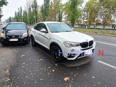 Біля ринку в Миколаєві Kia зіткнувся з BMW