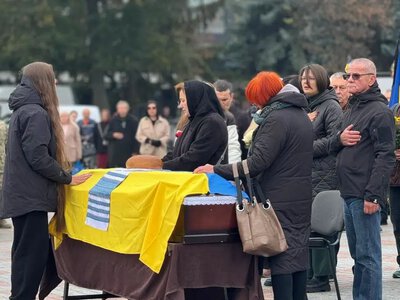 На вічний спочинок у Рівному провели Захисника Святослава Понаріна