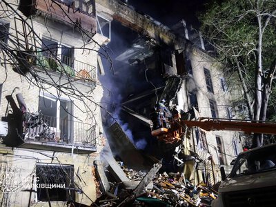 Перші хвилини після удару по будинку в Холодногірському району (відео)