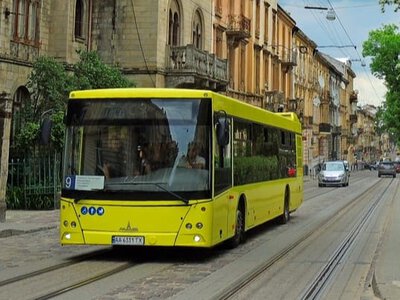 Через атаку РФ автобуси №9 у Львові курсують зі змінами