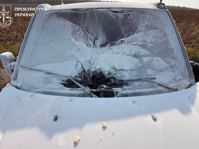 Загиблий і двоє постраждалих: FPV-дрони атакували автівки на Харківщині