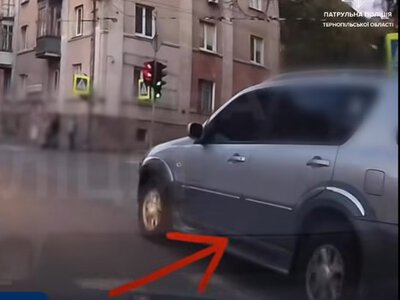 Хотів сховатися за чужими номерами: у Тернополі поліція знайшла водія, який влаштував дорожній конфлікт (відео)