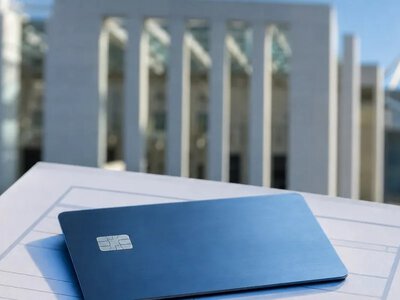 Чалмерс заперечив, що Албанезе обійшов його щодо податкових платежів карткою — The Guardian