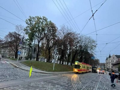 Через обрив розтяжки у центрі Львова змінювали рух чотирьох трамваїв