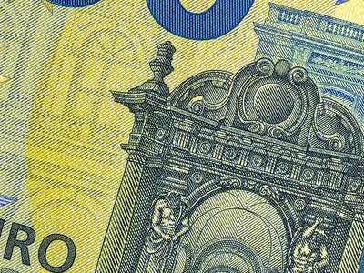 Євро зростає другий день поспіль після тривалого падіння