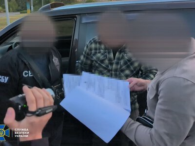 Шантажував підрядника та намагався зірвати будівництво захисної споруди для техніки ЗСУ: на Черкащині затримали екссуддю