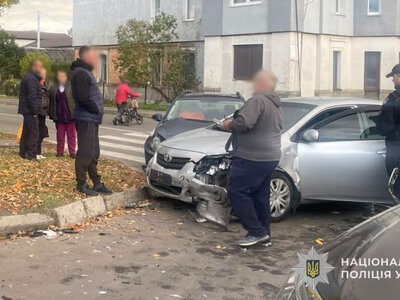 У Шептицькому зіткнулися чотири автомобілі: травмувалися двоє дітей і чоловік
