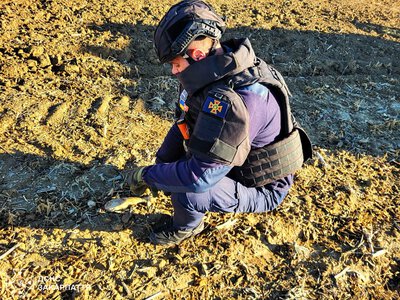 На Мукачівщині фермер знайшов у полі стару вибухівку
