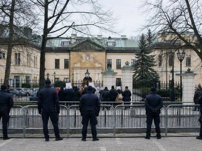 У Польщі біля Конституційного трибуналу сталися сутички з поліцією — RMF24
