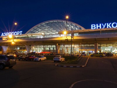 У Москві заявили про нічну атаку майже 500 дронами, аеропорти зупиняли роботу