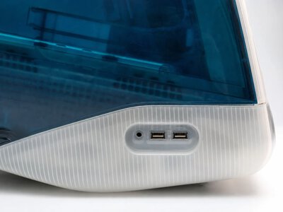 Apple iMac G3 першим масовим комп’ютером із USB для периферії