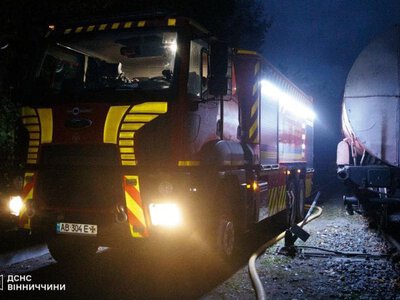 Удар Росії по залізничному об’єкту на Вінниччині: виникла масштабна пожежа та значні руйнування