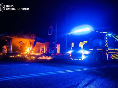Наслідки атаки на Хмельниччині: горіла АЗС та підприємства