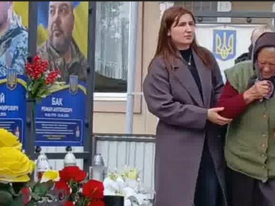 На Алеї Слави в селі Козиряни встановлено банер на честь воїна Романа Бака