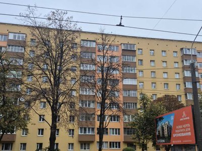 У Тернополі на вулиці Київській зрізають аварійні липи