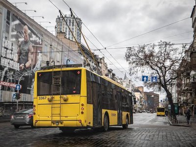 У трьох районах Києва зупинився електротранспорт: які маршрути не працюють