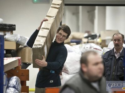 Посилки з Китаю до Чехії подорожчають через новий збір ЄС із листопада 2026