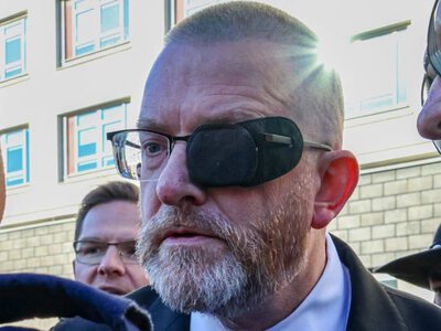 Навроцький хоче долучити до правої коаліції антиукраїнського Брауна, який показував, як розбиває пам’ятник УПА — Onet