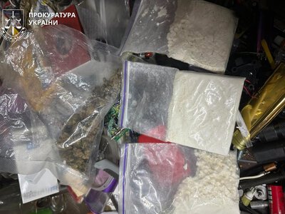 У Черкасах правоохоронці викрили чоловіка, який зберігав вдома велику партію амфетаміну