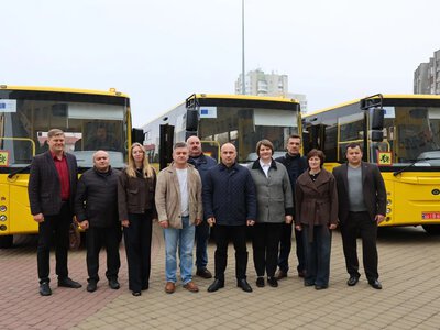 Волинь отримала усі 18 шкільних автобусів за програмою 2026 року