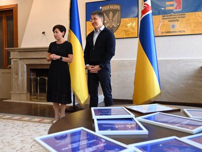Золото міжнародної олімпіади та 300 тисяч гривень премій: на Закарпатті відзначили юного хіміка Романа Козака