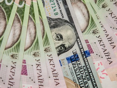 Гривня зміцнилася: на міжбанку курс долара опустився нижче 45