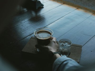 Кава може покращувати настрій у перші години після чашки: вчені пояснили механізм