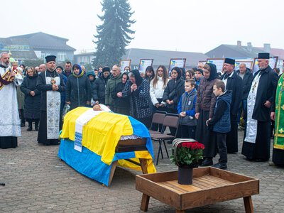 На Рівненщині провели в останню путь воїна Павла Богута