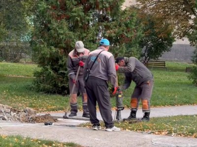 Оновлять освітлення в одному зі скверів міста на Буковині