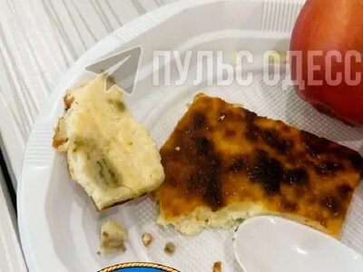 То не пліснява: У Нерубайському ліцеї пояснили дивний вигляд запіканки