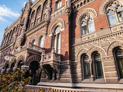 НБУ знизив офіційні курси долара та євро на 15 жовтня