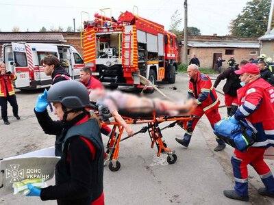 У Луцьку російський дрон влучив у гуртівню та будинок: 6 загиблих