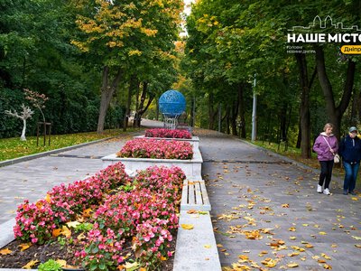 Осінь у парку Зелений Гай у Дніпрі вражає барвистими краєвидами