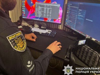 Підробляли голоси та крали гроші: в Україні вперше оголосили підозру за створення шахрайського кол-центру