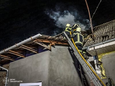 У Виноградові пожежа пошкодила покрівлю житлового будинку