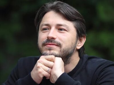 Сергій Притула замилував мережу рідкісною осінньою фотосесією з дружиною та дітьми
