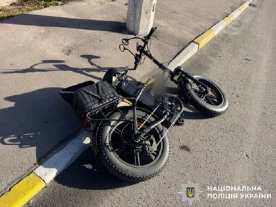 На Вишгородщині водій під час обгону зіткнувся з електровелосипедом