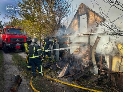 Атака дронів на Київщину: постраждали дві жінки, пошкоджено будинки