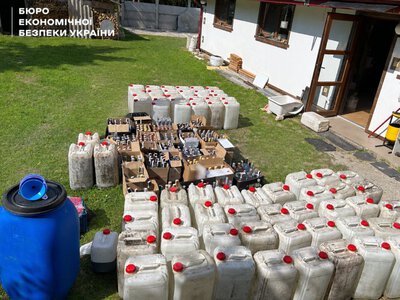 На Львівщині збували фальсифікат алкоголю під марками 30 відомих брендів: справу передали до суду