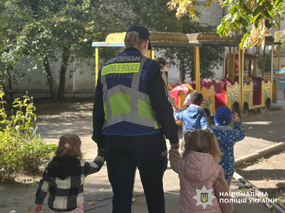 Службові собаки в дитсадку: весела зустріч і безпека