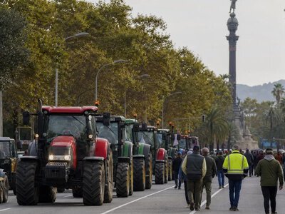 Фермери в Барселоні вивели близько 200 тракторів на протест — Anadolu Agency