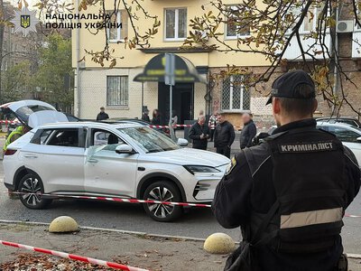 У центрі Києва вибухнув електромобіль: водій отримав поранення