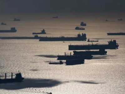 Трамп хоче послабити санкції проти тіньового флоту, який перевозить російську нафту – Reuters