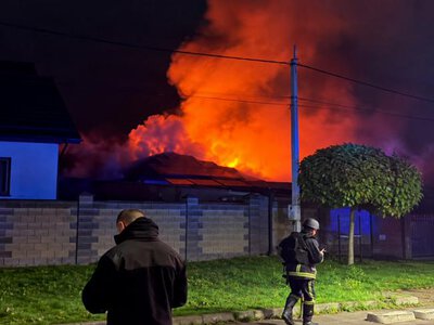 Рівне пережило кілька хвиль атак: пошкоджено два будинки