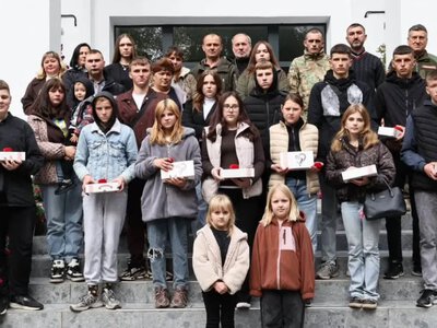 У Гощанській громаді 41 дитині вручили кулони «Батьківське серце»