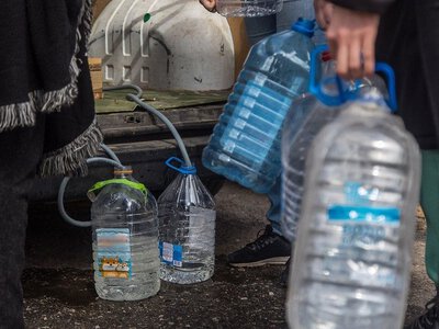 Українцям рекомендують запастися водою на три дні: норми споживання для однієї особи