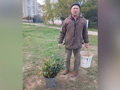  Мешканець Херсона подарував місту 100 саджанців дубів 