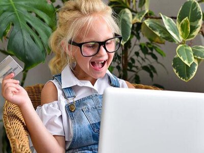 Готівка чи банківська картка: як українські діти вчаться поводитися з грошима