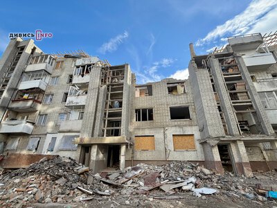 У Львові відновлюють будинки після обстрілу РФ